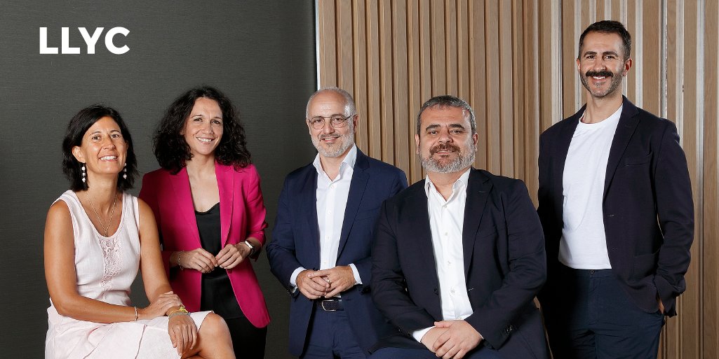 Además, <a href="/carmen_mj/">Carmen Muñoz Jodar</a> asume el liderazgo de los procesos de innovación de #AsuntosPúblicosLLYC y se refuerza de la estructura directiva con el nombramiento de <a href="/LaraContra/">Lara Contreras</a>, como directora de economía digital y salud, y José Gallego director de Inteligencia 🔗 actualidad.llorenteycuenca.com/temas/noticias…