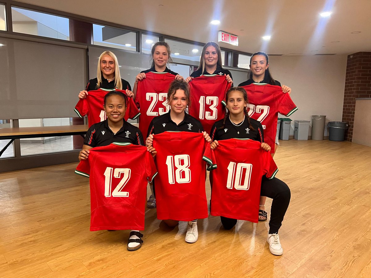 Our Scarlets girls ready to take on Canada this evening 🏴󠁧󠁢󠁷󠁬󠁳󠁿🇨🇦

Pob lwc ferched!!  👊