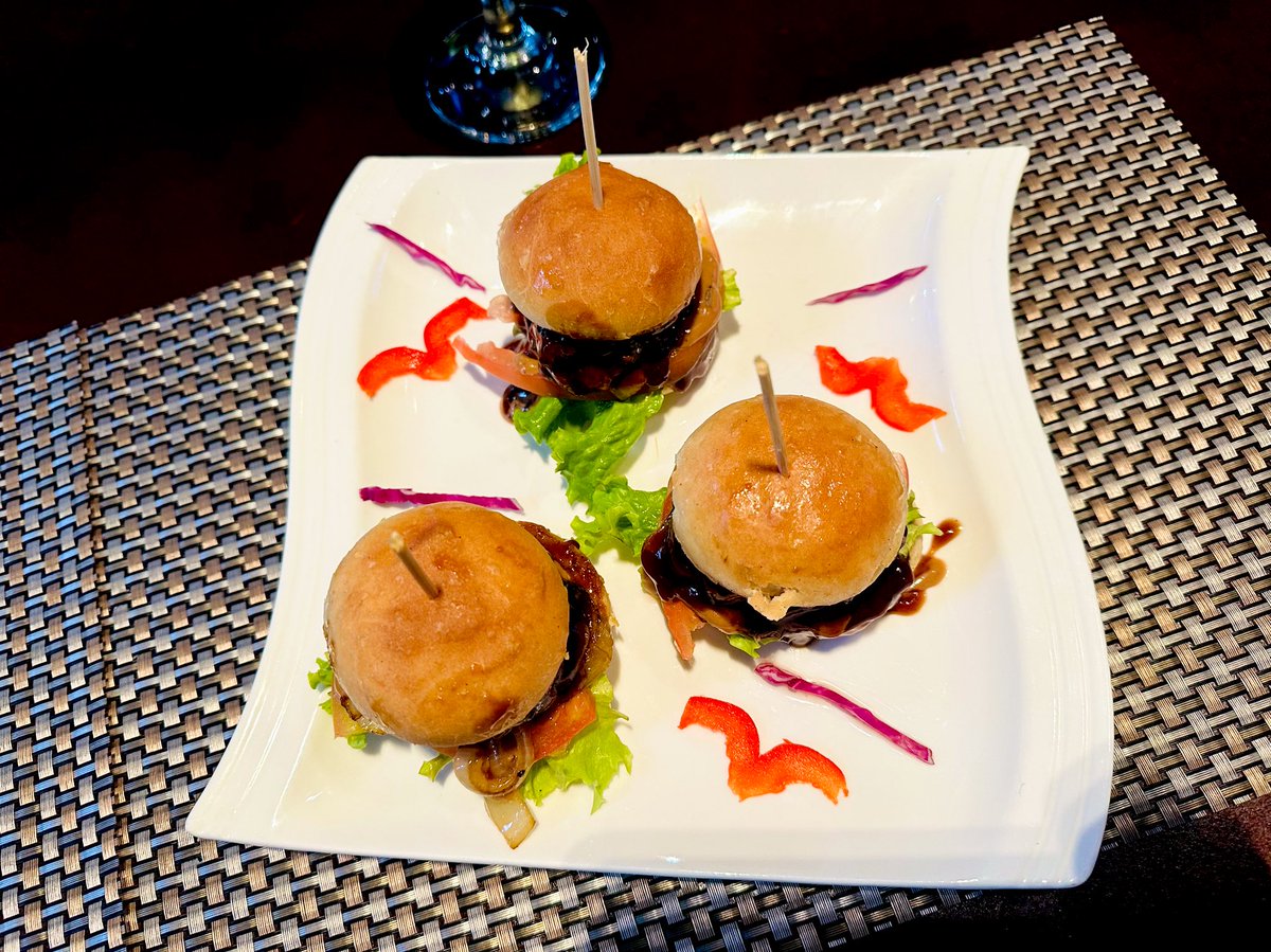 SparklinBeee's tweet photo. Ordered these mini burgers last night for dinner, only managed to finish one, I was expecting tiny, tiny burgers… #Club83 #JulyBabe #BirthdayMonth https://t.co/CQQfnzHWLh