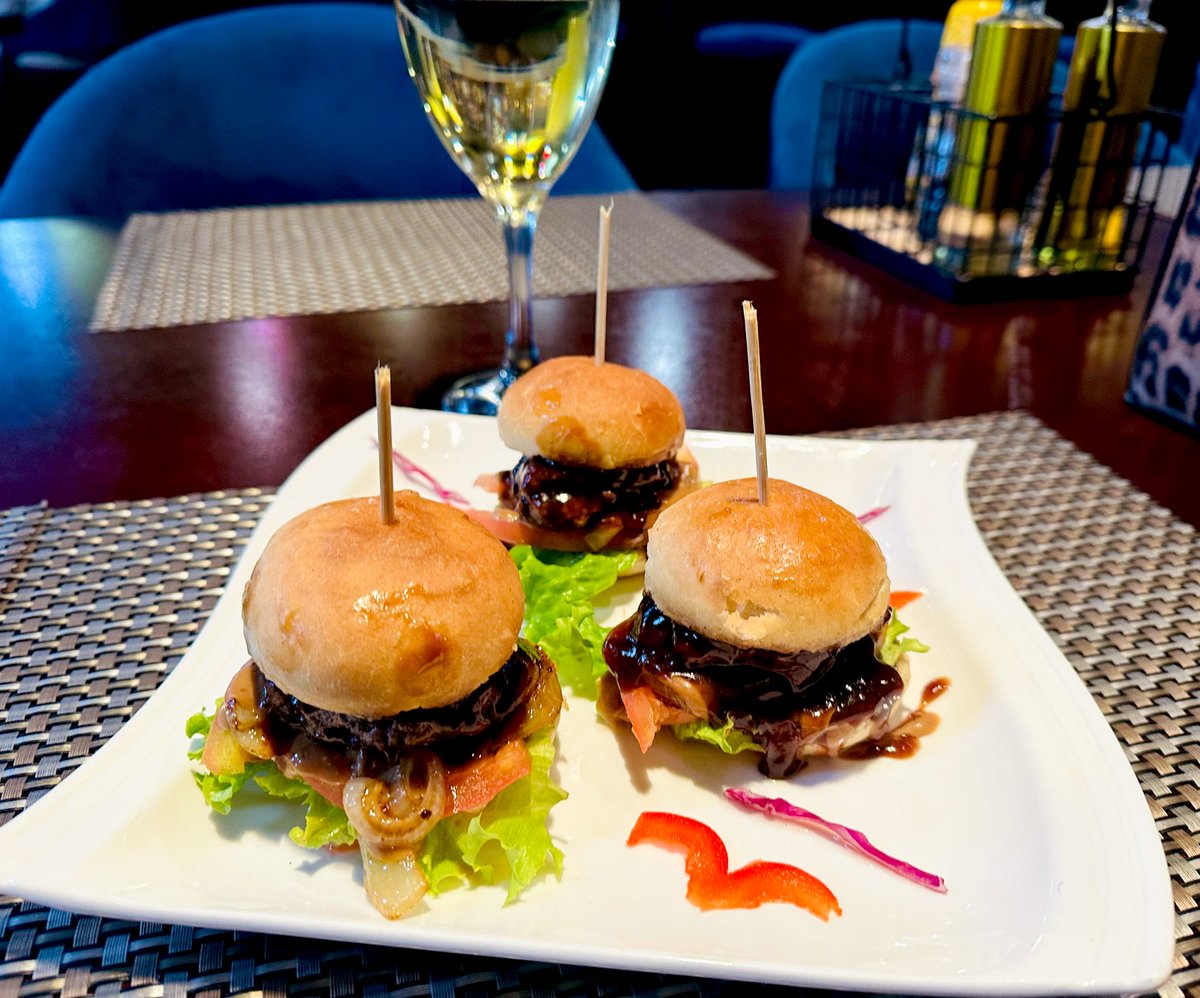 SparklinBeee's tweet photo. Ordered these mini burgers last night for dinner, only managed to finish one, I was expecting tiny, tiny burgers… #Club83 #JulyBabe #BirthdayMonth https://t.co/CQQfnzHWLh