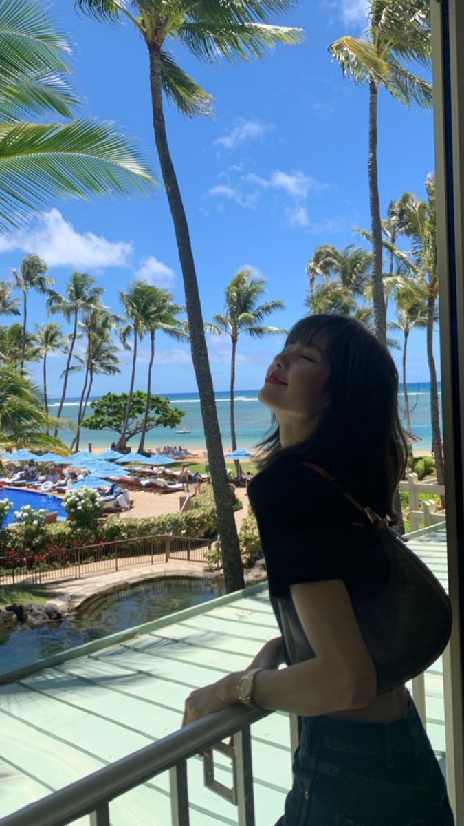 LSMFRANCE's tweet photo. ALWAYS WITH YOU LISA https://t.co/jeHbZKj04Z