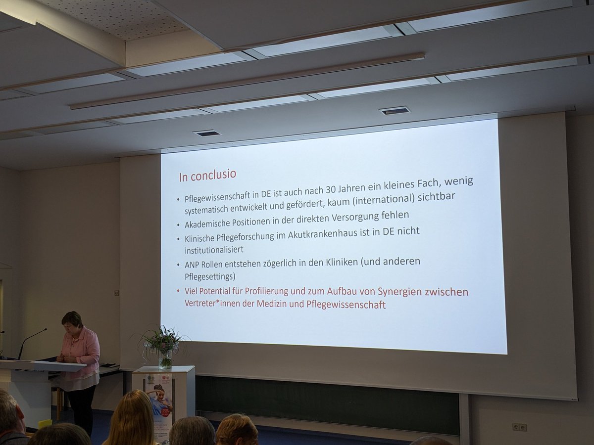 KoepkeSascha's tweet photo. Tosender Applaus für Gabriele Meyers stimulierenden Vortrag zum Stand der Pflegewissenschaft in Deutschland https://t.co/VicNbPlA3e