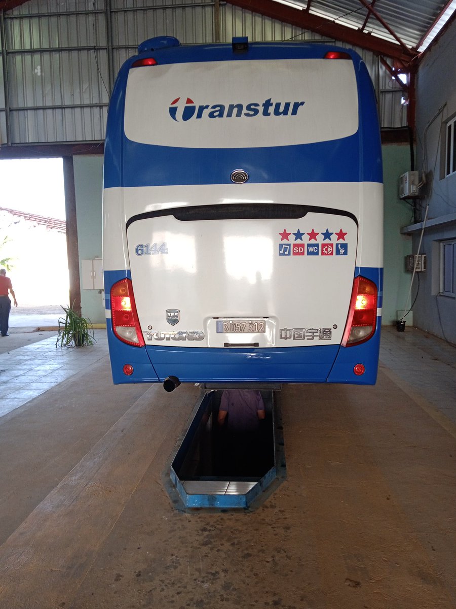 crta_de's tweet photo. #RevisionesTecnicas a los vehículos de transportación masiva de pasajeros de #TransturCAV. #PlantaCiegoDeAvila, #LatirAvileño. https://t.co/2v9WGZgibm
