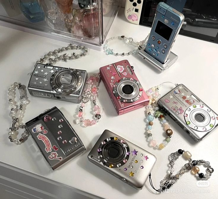 c0quetteuu's tweet photo. 𝘀𝗵𝗼𝗽𝗲𝗲 𝗳𝗶𝗻𝗱𝘀! camera >>>

a thread https://t.co/BWJJVitAgL