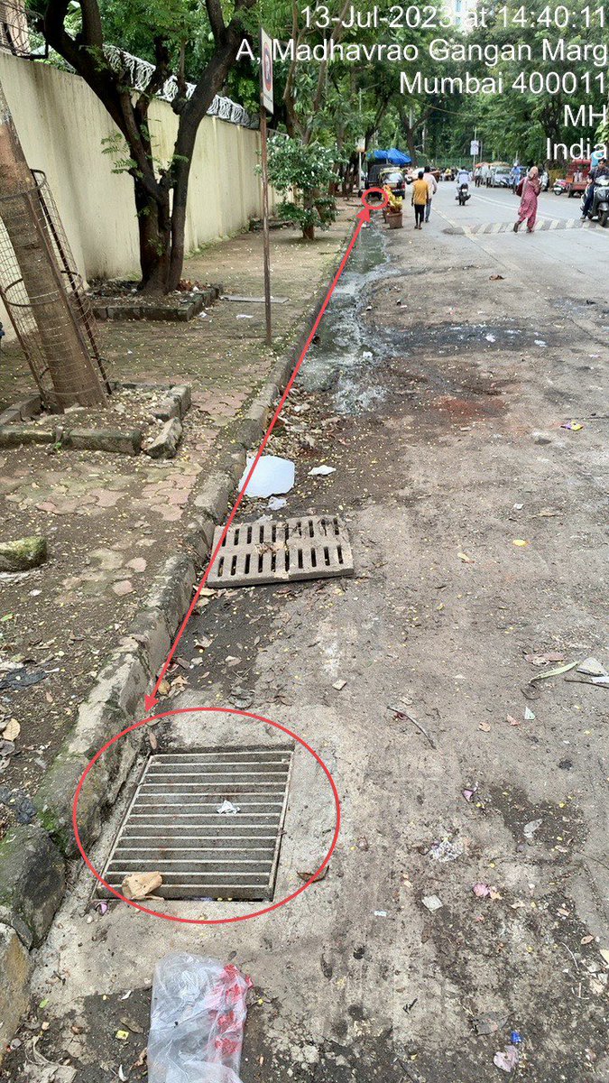 MCAALM1's tweet photo. @mybmcWardE despite SCRAPPING done by the Maint./SWD depts, stagnant filth doesn’t flow to  neither side SWD chambers. A WORK ORDER needs to be issued by Maintenance to rectify the WATER TABLE SLOPES towards both ends. We request our TRUSTED RE Mr Ramteke to do the needful ASAP🙏🏻 https://t.co/It80R22sdh