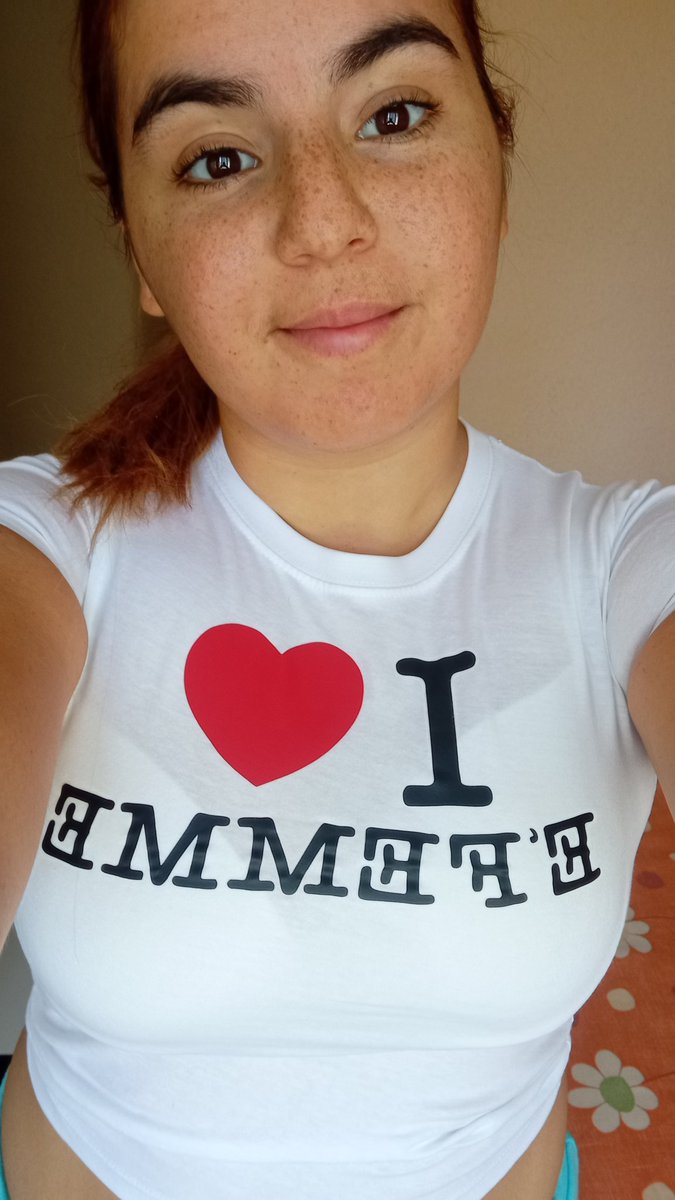 SofiaVesely's tweet photo. ¡¡¡QUE YA ME HA LLEGADO EL MERCH DE @itsefemme !!! Perdón por mi cara de shit pero acabo de llegar del hospital. Cuando me encuentre mejor me hago fotos más chulas ❤️❤️❤️
Mil gracias a @immalottie @melaniamedel @yourboobubu y @sandymartinx 🫶🏻 https://t.co/6JLbeIB6by