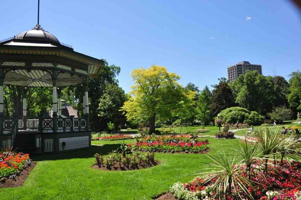 We all know there are amazing gardens in our province and if you’re taking some vacation time in the near future, here is a list of 15 of the best you can check out if you’re in the area. #nextlevelgardens #locallove #lakelandplantworld 
ow.ly/OmrK50Pasbv