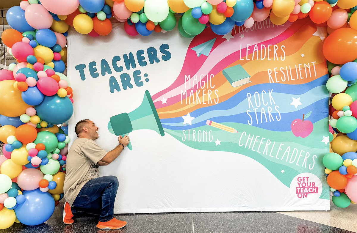 TechNinjaTodd's tweet photo. Hey teachers!!!! You’re amazing. Just wanted to tell you that today. Thank you for all you do. #GetYourLeadOn #GetYourTeachOn https://t.co/Eqjd6ARxH9