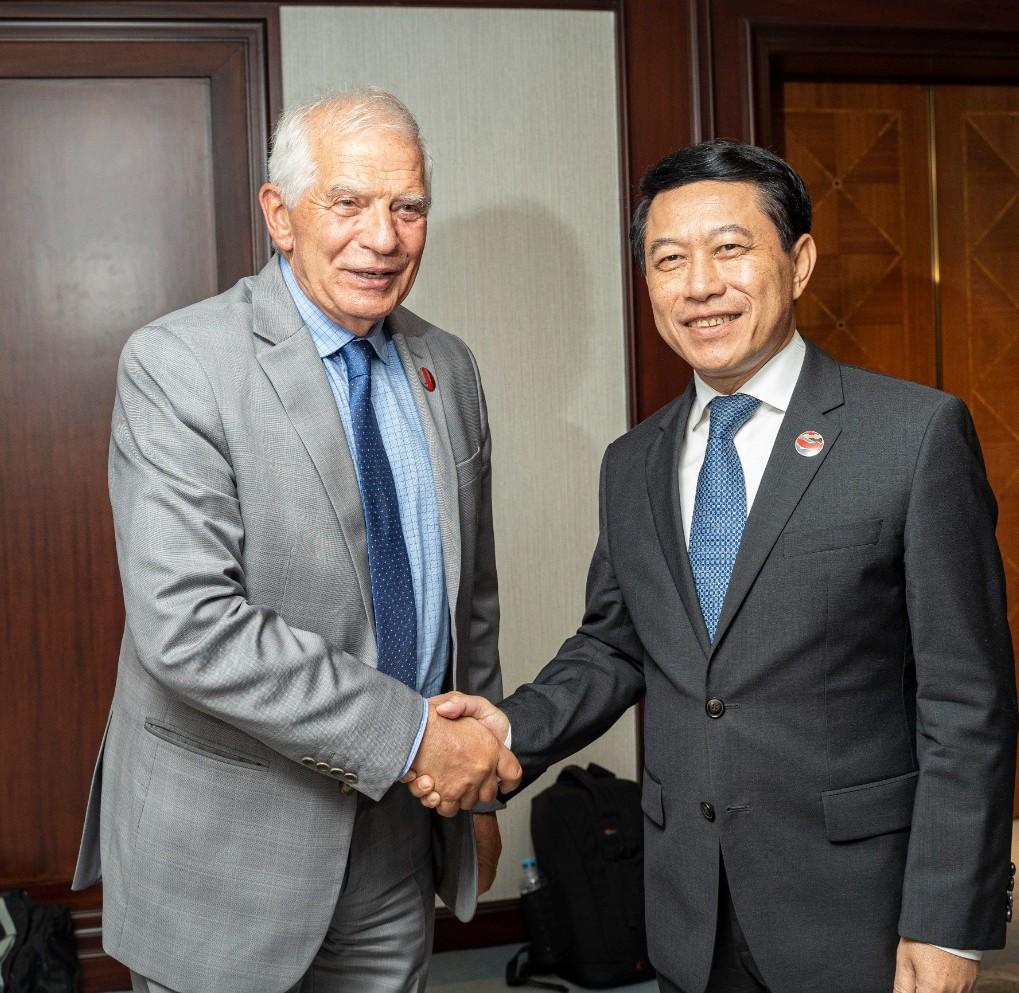 Met Deputy Prime Minister and Foreign Minister of #Laos Saleumxay Kommasith.

We discussed next year’s ASEAN Chairmanship and approach to Myanmar junta.

Also raised follow-up on our recent Human Rights Dialogue, including space for civil society.