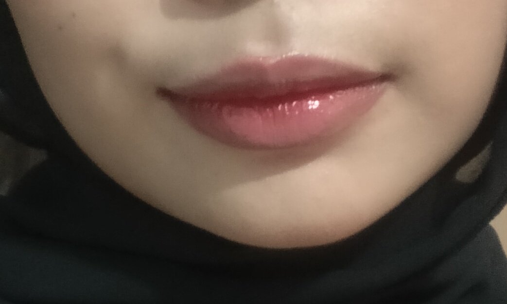 urfreakss's tweet photo. https://t.co/TFjPVXXzqm

Azarine × Red Velvet tinted lippie cake
ini tuhh ringann bangettt, aku rekomendasi bangett buat kalian dan harganya jugaa murah banget, gak nyampe 40k, dipake sehari hari juga enak karna lippie nya ringan, bisa nge cover bibir gelapp
wanginya juga enakkk! https://t.co/fkuOZr9UnU