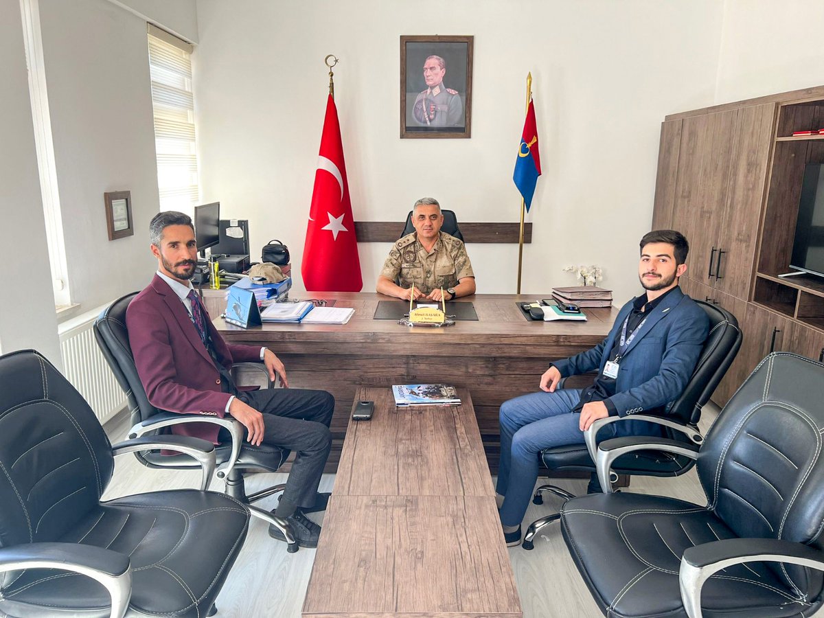 byomerozel's tweet photo. Doğubayazıt ilçe Jandarma Komutanlığına yeni atanan Yarbay Ahmet Başara'yı ziyaret ettik. Şirketimizin ilçemizde yaptığı çalışmalar hakkında kendisine bilgi verdik. Misafirperverliğinden dolayı teşekkür ederiz. @ofluoglu_metin_ @arasedascom https://t.co/dUlwbEnAot