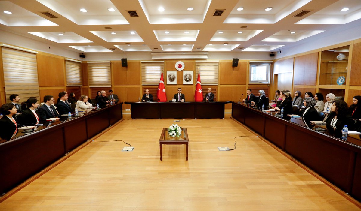 TC_Disisleri's tweet photo. Bakan Yardımcımız Yasin Ekrem Serim, Bakanlığımıza yeni katılan Hukuk Uzmanları ve Dışişleri Uzman Yardımcılarımıza Eğitim Programları çerçevesinde hitap ederek meslek hayatlarında başarılar dilemiştir.🇹🇷

#SahadaVeMasadaGüçlüDiplomasi https://t.co/RCRoTkBsXG