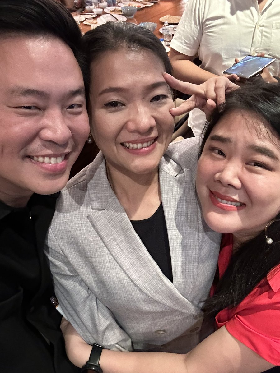 HBD krub sis 🤍

ซาบซึ้งสำหรับหยดน้ำตาที่มอบให้ กับความเสียใจที่ผมพ่ายในศึกหนนี้…บอกมองตรงไหนในสภาก็เห็นแต่หน้ากะหัวน้อง 🥹 

“เอ็งตั้งใจทำงานมากๆๆๆๆ ทำไมเอ็งไม่ได้เข้ามาว้าา..” ไอ่ตี๋คนนี้จะรีบกลับเข้าไปแกล้งเจ้นะครับ <a href="/aim_theerarat/">Theerarat S.</a> 

จากไม่ร้องๆเลยร้องตามเลยยย 😭