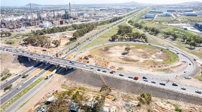 L2Bcoza's tweet photo. Refinery interchange – construction progressing https://t.co/0zY5687mcM

#RefineryInterchange #CapeTownUpgrade #HawAndInglisConstruction #AfriSam #BridgeConstruction #RoadOverRailBridge #AccessRamps #CapacityUpgrade #N7Highway #ConstructionMaterials #ReadymixConcrete #Aggregate https://t.co/AWfju1T1bx