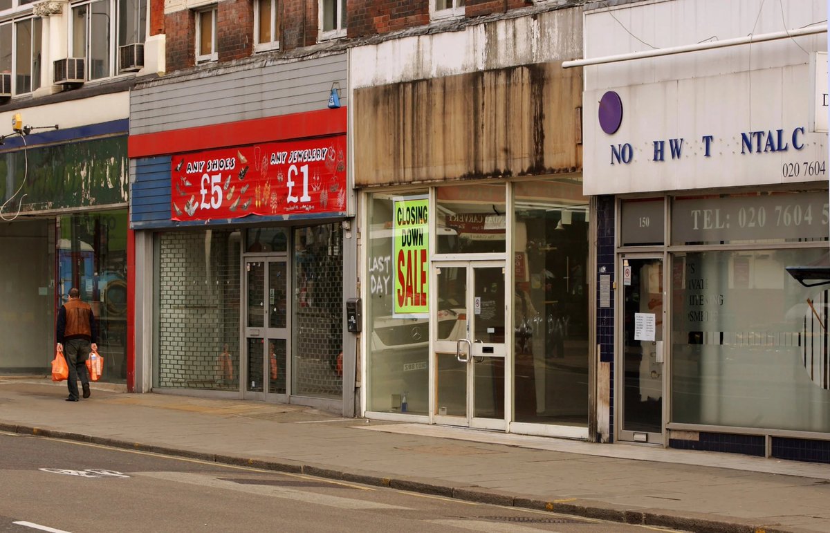 No Context Brits tweet media