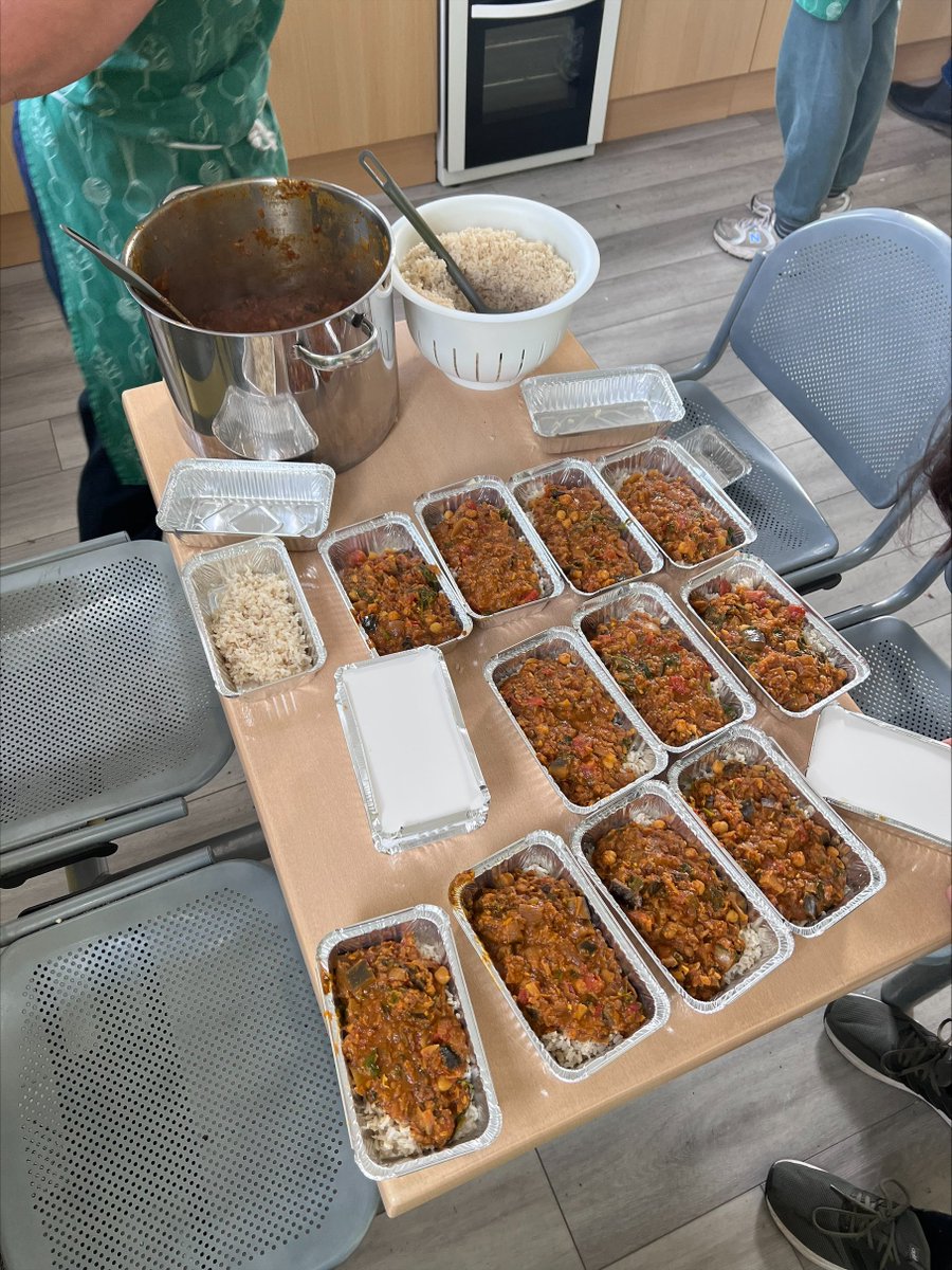 SamsonSecurity1's tweet photo. Members of our Samson Team enjoying an amazing cooking session with @HealthHob in Vinny’s Kitchen housed in our HQ, and also meeting the inspirational @katestrong01, stopping off on her around Great Britain cycling journey.

#teambonding #cookingclass https://t.co/BDz1xZLAU8