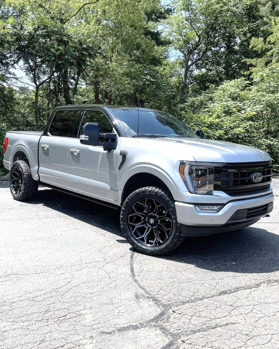 4PlayWheels's tweet photo. 2024 F150 by @wheel_connection1 sitting perfect on 22x10 4P83's with 285/50/22 @nittotire

#fordf150 #f150 #liftedf150 #LIGHTNINGF150 #evtrucks #raptor #fordraptor #4playwheels #raptorsvt #22inchwheels #liftedraptor  #4p83 https://t.co/87nc5SyPNl