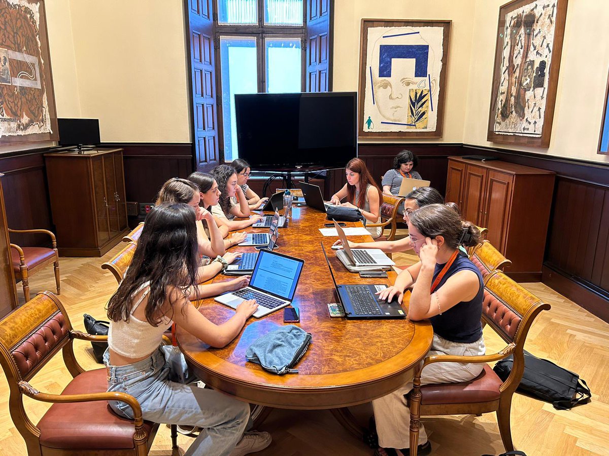 spuni2023's tweet photo. Magnífic treball dels lletrats i lingüistes en l’informe de la ponència! #Spuni2023 https://t.co/TsKwN3lTz8