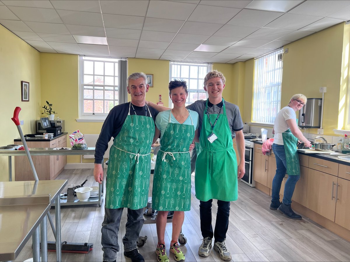 SamsonSecurity1's tweet photo. Members of our Samson Team enjoying an amazing cooking session with @HealthHob in Vinny’s Kitchen housed in our HQ, and also meeting the inspirational @katestrong01, stopping off on her around Great Britain cycling journey.

#teambonding #cookingclass https://t.co/BDz1xZLAU8