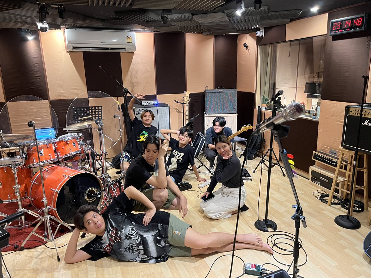 Imhavingabadda2's tweet photo. @earthXX98 พร้อมมาก ซ้อมรอกันแล้วครับเนี่ย 
หง่าา ขอบคุณที่ชอบDont You Go นะงับ🔥🔥 https://t.co/qQYMf5orN8