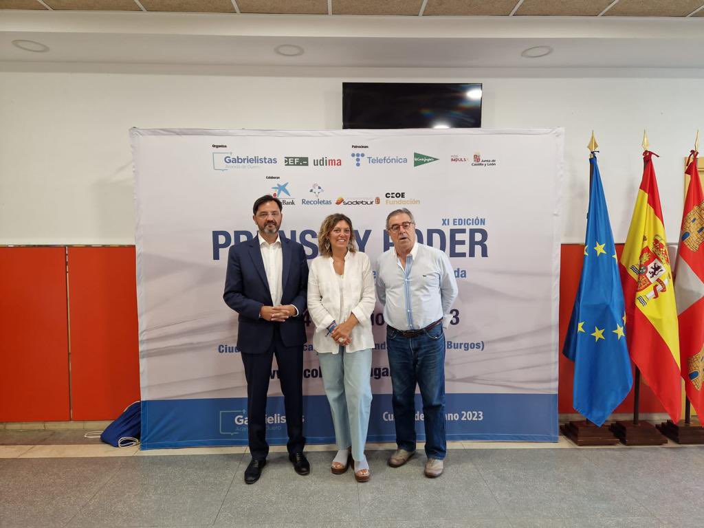 Milamarcos's tweet photo. Explicando las propuestas del @ppopular Popular para el mundo rural en #PrensayPoder
Gracias @graciano_palomo y @CiudadEducacion por abordar de forma seria sus problemas y oportunidades
#23J #EsElMomento del cambio para impulsar el Gobierno que necesita España con @NunezFeijoo https://t.co/z64mZMQhaY