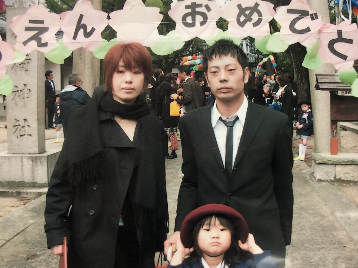 3756429_'s tweet photo. 卒園式の両親イケてんな https://t.co/h3nVo2vmAj