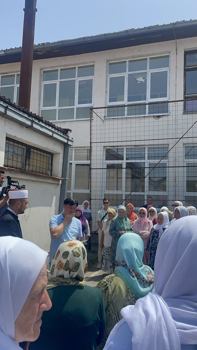 Today the Mothers of Srebrenica and families of the victims visit mass execution places of the #SrebrenicaGenocide. They lay down flowers and pray at each location.