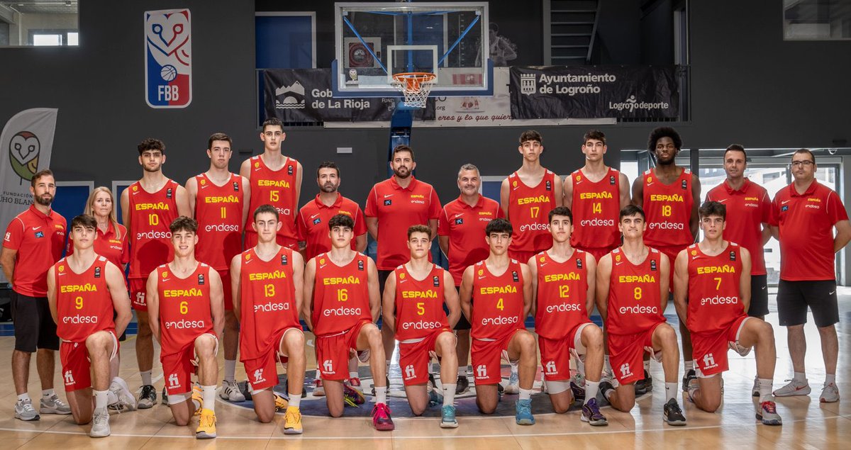 Qué orgullo ver cómo tres paleños vuelven a representar a España 🇪🇸 

Alvaro Folgueiras, Mario Saint-Supery y Chiki Gil formarán parte de la Selección Nacional U18 ❤️💛

Del Valle-Inclán a lo más alto…. Enhorabuena, os seguiremos desde casa 👀