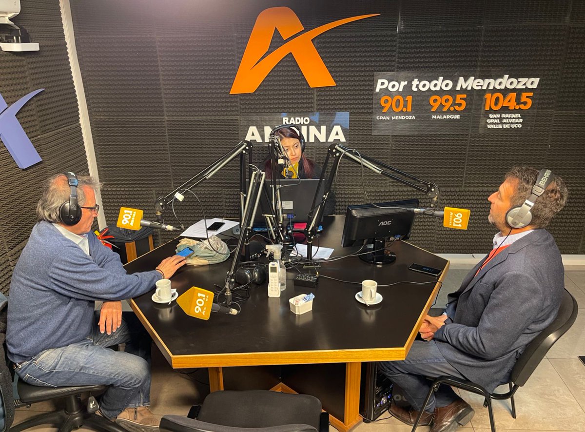 RadioAndinaMza's tweet photo. #NadaSimple | Agrimensura al servicio de la comunidad: Proyecto de actualizacion de catastros municipales
🎙️ En el estudio nos visita @JavierOyhenart Pte. del Colegio de Agrimensores de Mendoza y el Min. de Infraestructura de la provincia @marioisgro https://t.co/8Z3N5PWcq2
