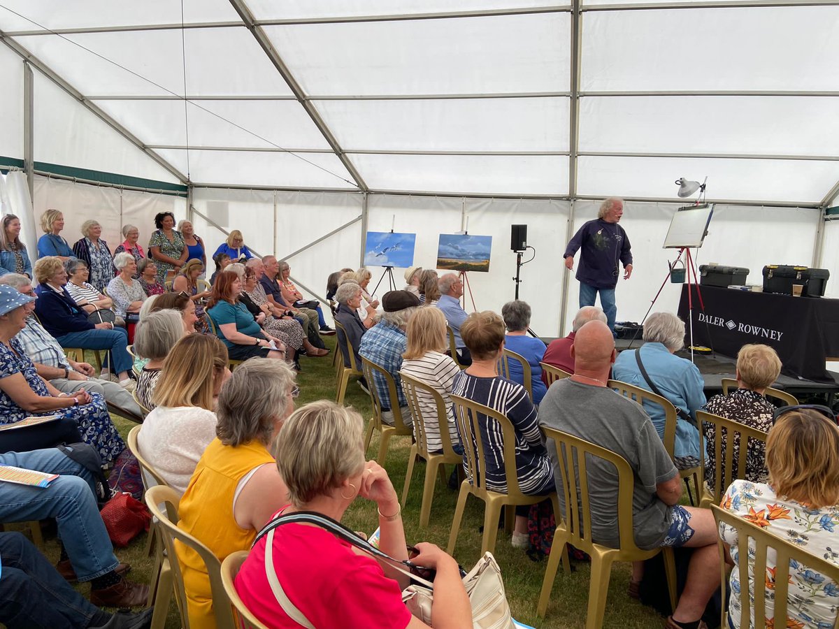 Been good crowds today. And more chairs have just been delivered! <a href="/DalerRowney/">Daler-Rowney</a> charlesevansart.com
