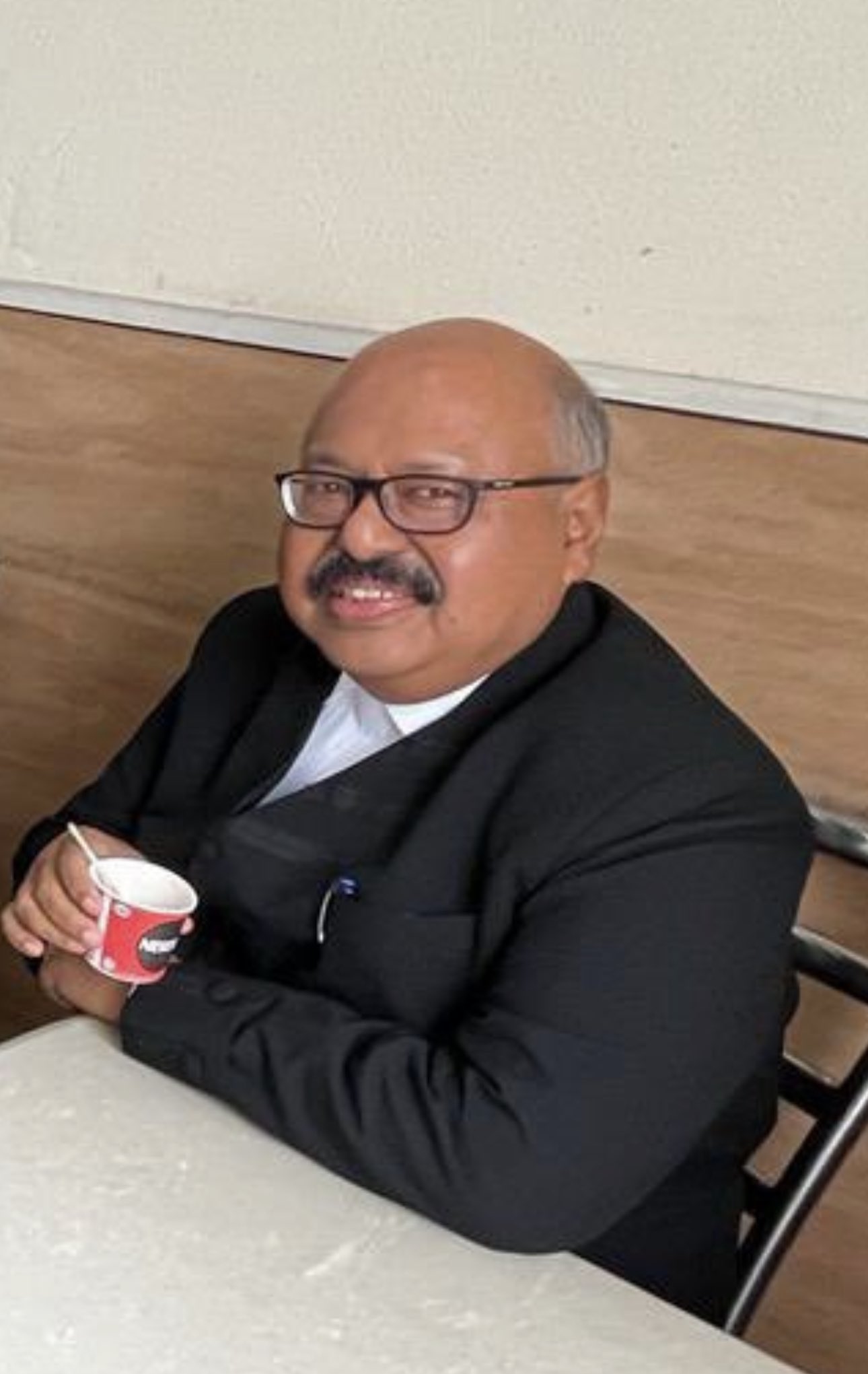 badmash lawyer on X Doesn t Justice Hrishikesh Roy remind you of that endearing judge from Jolly LLB https t 1kNBnJvLjt X