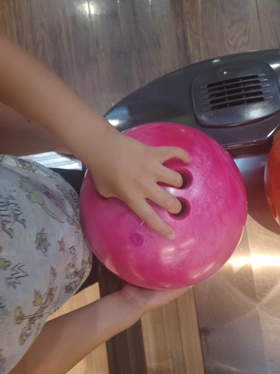 STRANGEmurph's tweet photo. @DAonCBS I'm toasting my son agin for really liking bowling, he's 2 ¹/² and really does love the game. He rolled a 33 by himself and I couldn't be happier as a dad #BabyMcCracken #LilKingpin #toastem #mooskis https://t.co/Mhgcmo2lgU