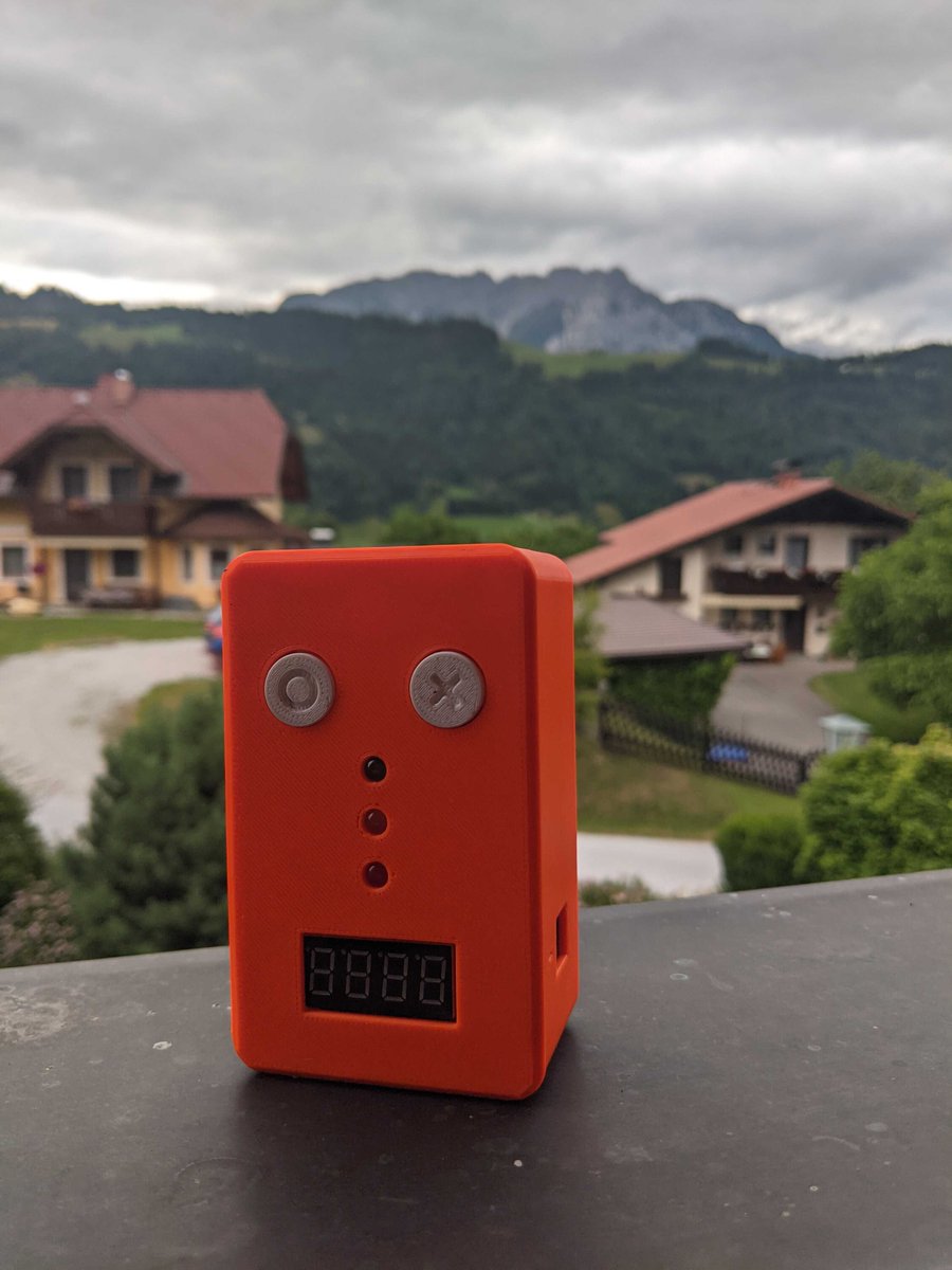 dtboxcz's tweet photo. Série #dtboxnacestach pokračuje! Tentokrát jsem se vypravil do rakouských Alp⛰️

Honza Jindrák: "Táhnul jsem ho 6 hodin ze 750 na 2 112 m n. m. v batohu. 10 metrů před vrcholem začalo lejt, tak snad moc nezmoknul."

📍Pleschnitzzinken &amp; Pruggern, oblast Dachstein

#navrcholkyhor https://t.co/Sjhqw6ZDoo