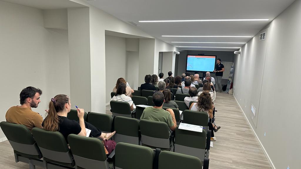 ColegioAlava's tweet photo. AYER EL COLEGIO OFICIAL DE VETERINARIOS DE ÁLAVA JUNTO CON @AVEPA, ORGANIZÓ UNA JORNADA SOBRE LA NUEVA LEY DE PROTECCIÓN ANIMAL DE LA MANO DE #TOMÁS_CAMPS:
“ASPECTOS TÉCNICO-CIENTÍFICOS DE LA NUEVA LEY DE BIENESTAR ANIMAL: PRESENTACIÓN Y DEBATE" https://t.co/BbiKeRmJo2