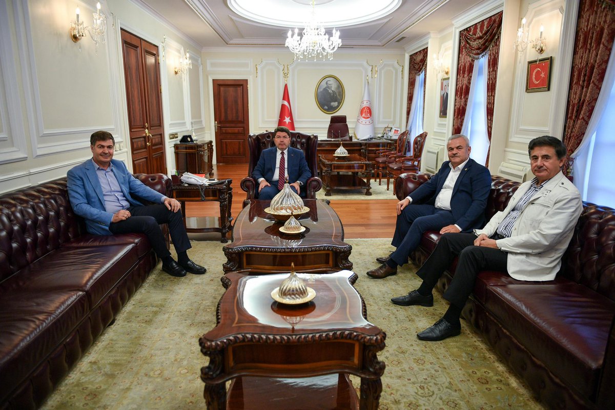🇹🇷 Adalet Bakanımız Yılmaz Tunç beye görevinde başarılar dilerken,
Bartın bölgesinde yaşanan sel felaketi nedeniyle de geçmiş olsun dileklerimizi ilettik.
<a href="/yilmaztunc/">Yılmaz TUNÇ</a>