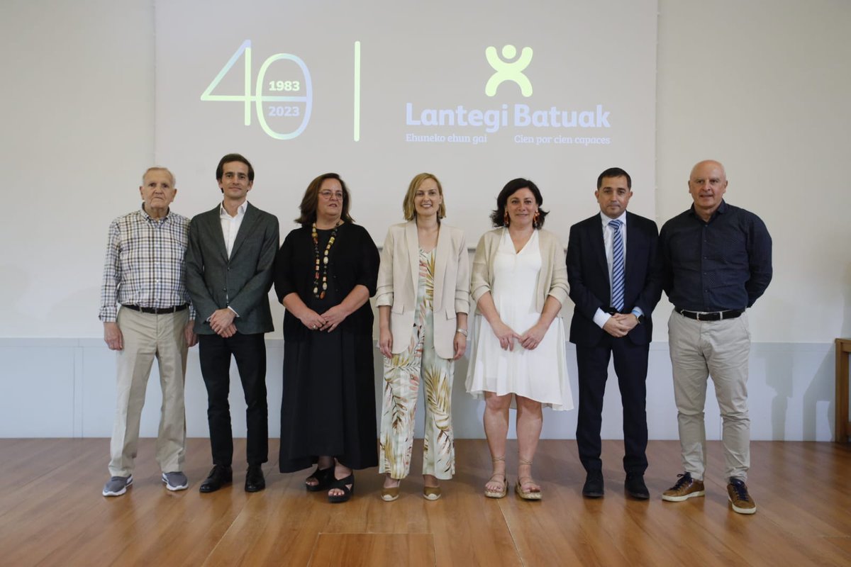 AAntxustegi's tweet photo. Gaur @lantegibatuak'ek 40 urte bete dituela ospatu da. Bizkaia osoarentzat ere egun garrantzitsua izan da gaurkoa.
Bere lana ezaguna da eta lan horren aitortza be badauka gizartearen aldetik. Bere zentroak gure lurraldeko hainbat tokitan dagoz. https://t.co/dSNnoIr3ti