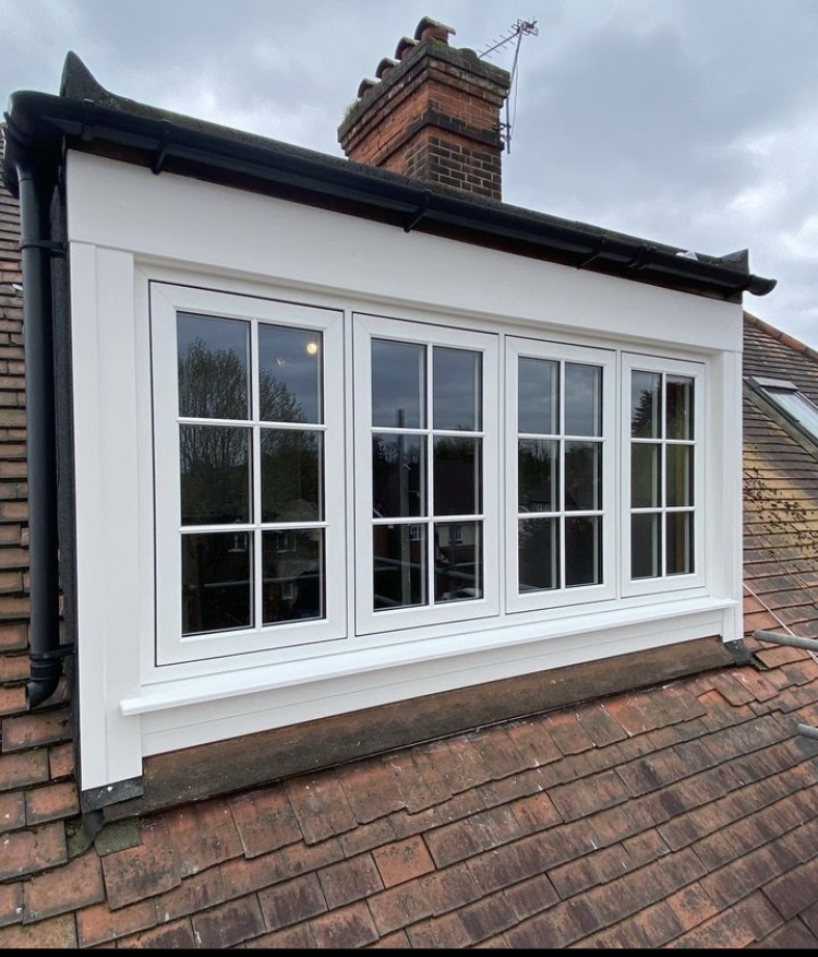 residence9's tweet image. These newly installed R9 Grained White windows outperform many other systems with sophisticated design, innovation and technological advancements. 

🛠️ Winchmore Windows

➡️ eu1.hubs.ly/H04kS_Z0

#R9 #grainedwhite #baywindows #timberalternativewindows #installer #fabricator