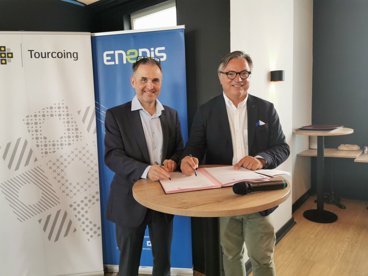 enedis_hdf's tweet image. 🤝 Une occasion pour @Enedis et @CDC_Habitat de réaffirmer leur engagement pour la #TransitionEcologique 🌳avec la signature d’une convention de #partenariat ! Une #collaboration pour développer la #MobilitéElectrique, le raccordement des productions #EnR, l&apos;#autoconsommation...