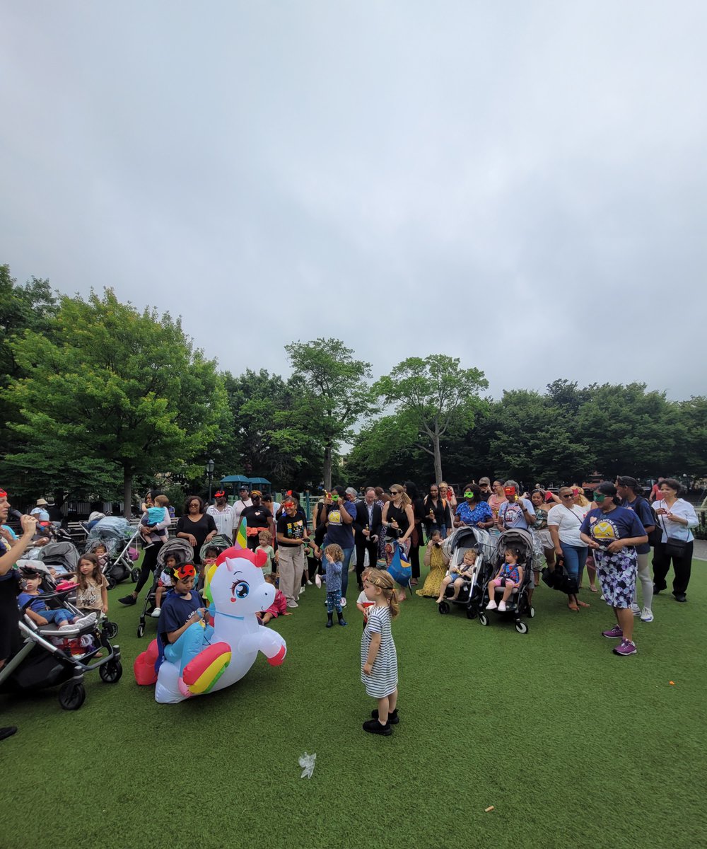 On June 26th our NYC team was invited to attend <a href="/wecareforward/">Care Forward</a>'s first annual #CareHeroes Awards, where our very own NYC organizer, Zhara Baksh was awarded the Employer Community Outreach Award! (1/Thread)🧵

<a href="/CGA_NPC/">CGA</a> <a href="/CMShahanaHanif/">Council Member Shahana Hanif</a> <a href="/ShahanaFromBK/">Shahana Hanif</a> <a href="/nyccoalition4dw/">NYC Coalition for Domestic Work</a>