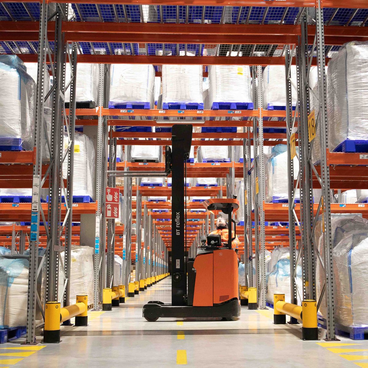 ASAFE_CANADA's tweet photo. It is Global Lifting Awareness Day, an initiative used to raise awareness of safe and effective load lifting. Load lifting incorrectly may lead to accidents, harm, or even fatalities. We promote safe lifting at our own facilities and our customers by supporting #GLAD2023 today. https://t.co/xTa6GxFt6h