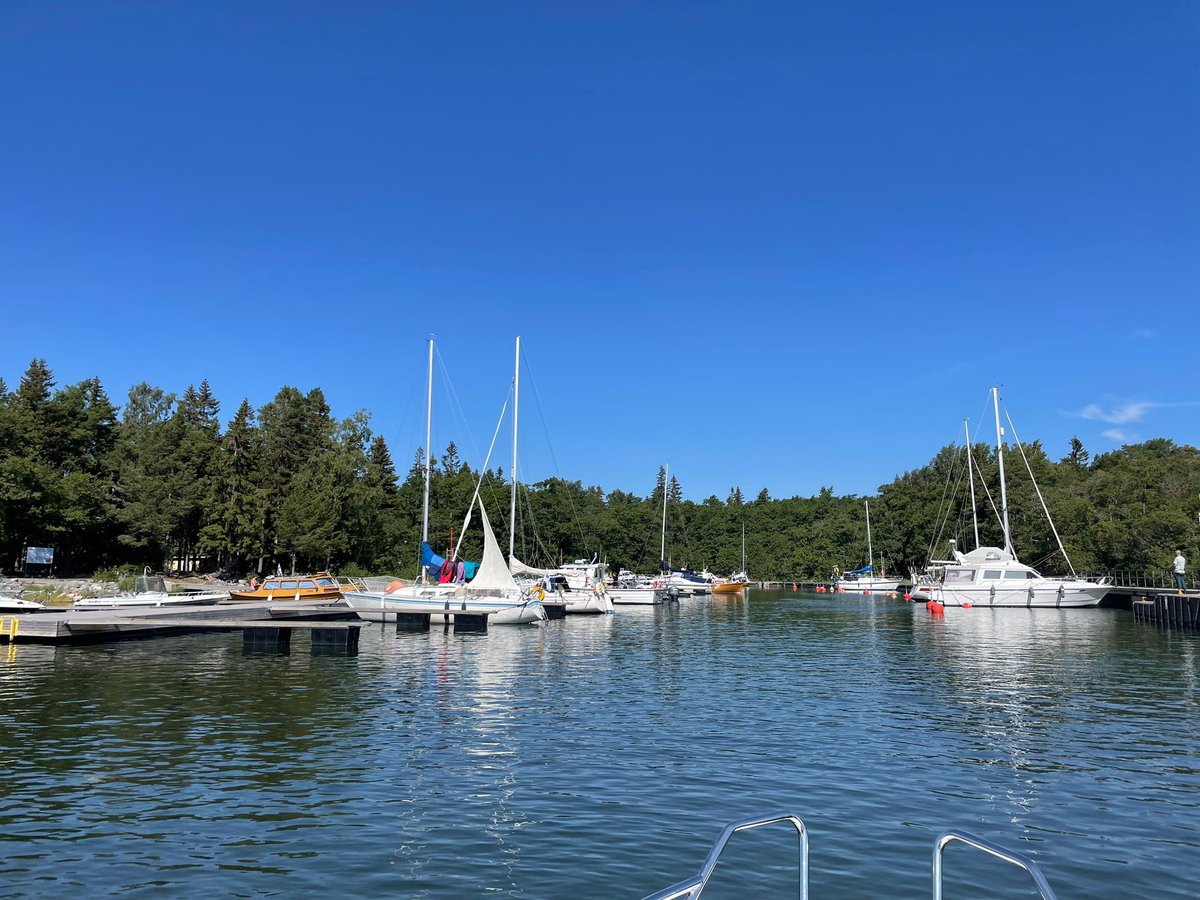 HessuHannukkala's tweet photo. #Kaunissaari ja #Sköderskär #majakka
Hieno retkipäivä ☀️🇫🇮
#TLB2 https://t.co/XMvVPecUO2