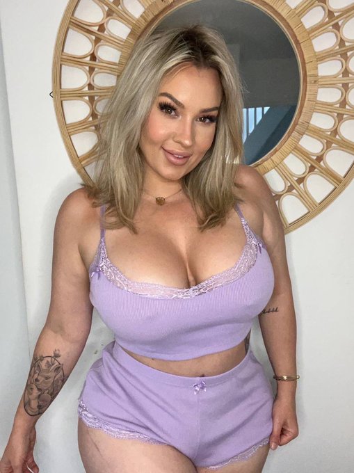 Felt cute ☺️  I can be cute &amp; sexy https://t.co/QOQmTC1HbK