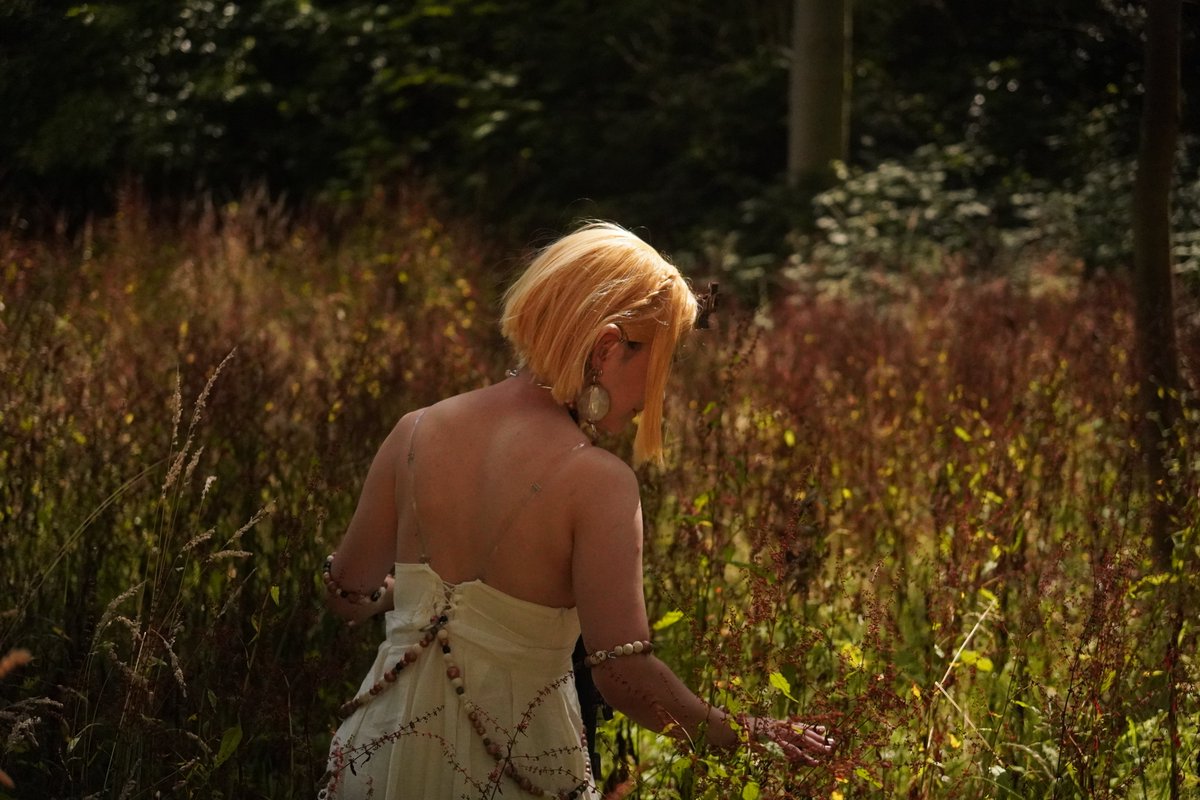 Lil preview of the zelda shoot i did with <a href="/Fr1so/">Friso</a>. still have to edit through the photo's but i just loved these so much colour wise aaa <3 I am so excited to upgrate Zelda. Bought a new wig and resin printing all the parts rn