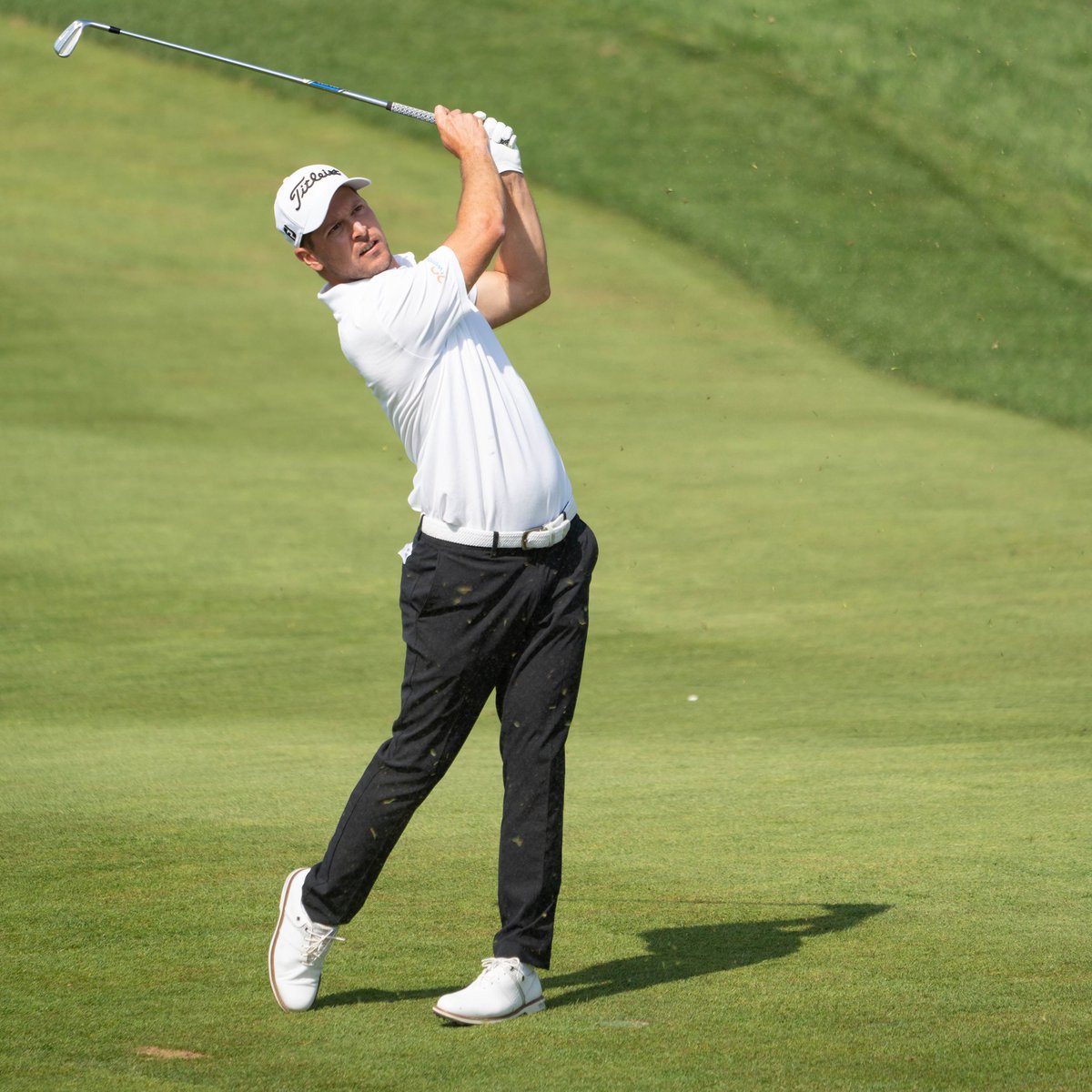 FederGolf's tweet photo. 📍Euram Bank Open

 In Austria, alla fine del primo giro, in testa 🇫🇷 #Roussel con -7, 2/o 🇦🇺 #Ruffels (-6).

🇮🇹 #Mazzoli e #Zemmer 27/i con -2, #Manassero, #Laporta e #DeLeo
44/i (-1), #Celli 68/o (par) e #VecchiFossa 87/o (+1).

@Challenge_Tour #Golf https://t.co/tuq7BoNImz
