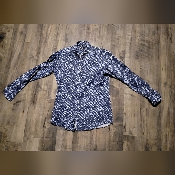 Store1Aki's tweet photo. So good I had to share! Check out all the items I'm loving on @Poshmarkapp #poshmark #fashion #style #shopmycloset #hugoboss: https://t.co/J2TdQ9Vb5j https://t.co/QYvtVAUf2e
