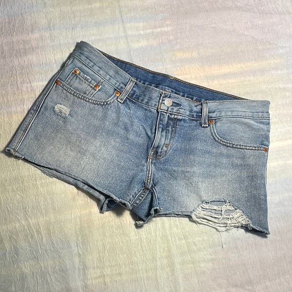 So good I had to share! Check out all the items I'm loving on <a href="/Poshmarkapp/">Poshmark</a> #poshmark #fashion #style #shopmycloset #chicos #invicta #levis: posh.mk/iThXUBKipBb