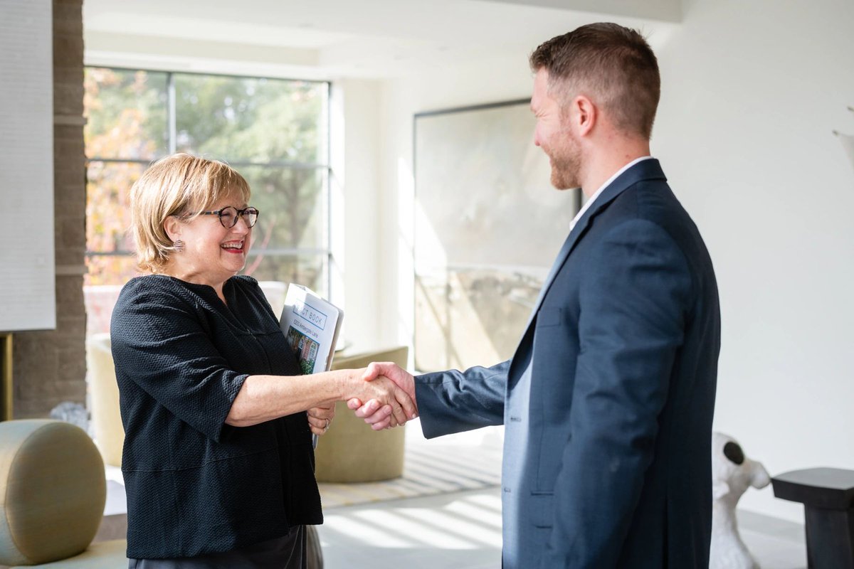 DaveMillheiser's tweet photo. Thinking about selling your home and starting fresh? With over 30 years of market knowledge in the Dallas area, we know exactly how to get you the best deal. 💪🔥 #LocalMarketExperts #SellYourHome #DallasRealEstate #MillheiserGroup https://t.co/oXnNhXpYam