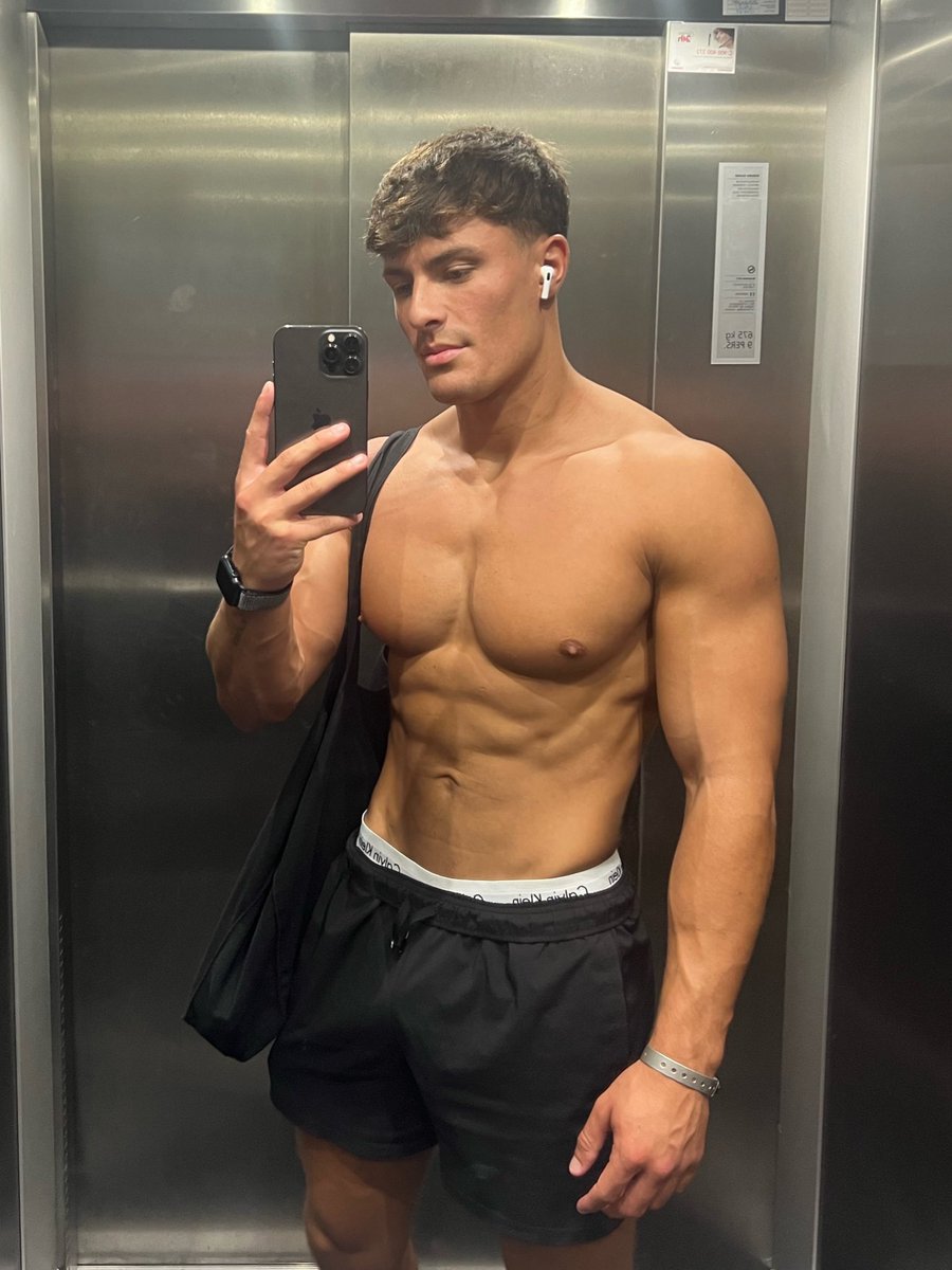 AlphaJames_'s tweet photo. Get on your knees and worship boy🦶🏻 https://t.co/Eujl0jaHVm