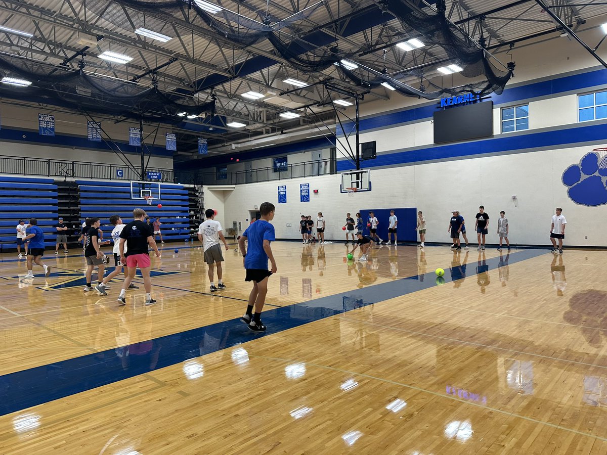 StrengthKHS's tweet photo. Dodgeball warm up and Combine Bench competition to end the week! Two weeks left! https://t.co/DhDe9JUx69