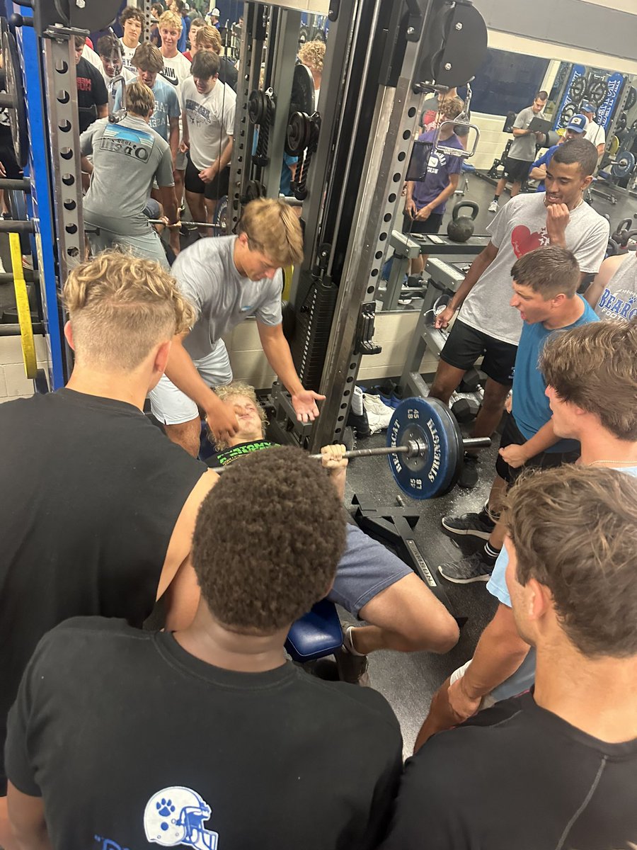 StrengthKHS's tweet photo. Dodgeball warm up and Combine Bench competition to end the week! Two weeks left! https://t.co/DhDe9JUx69